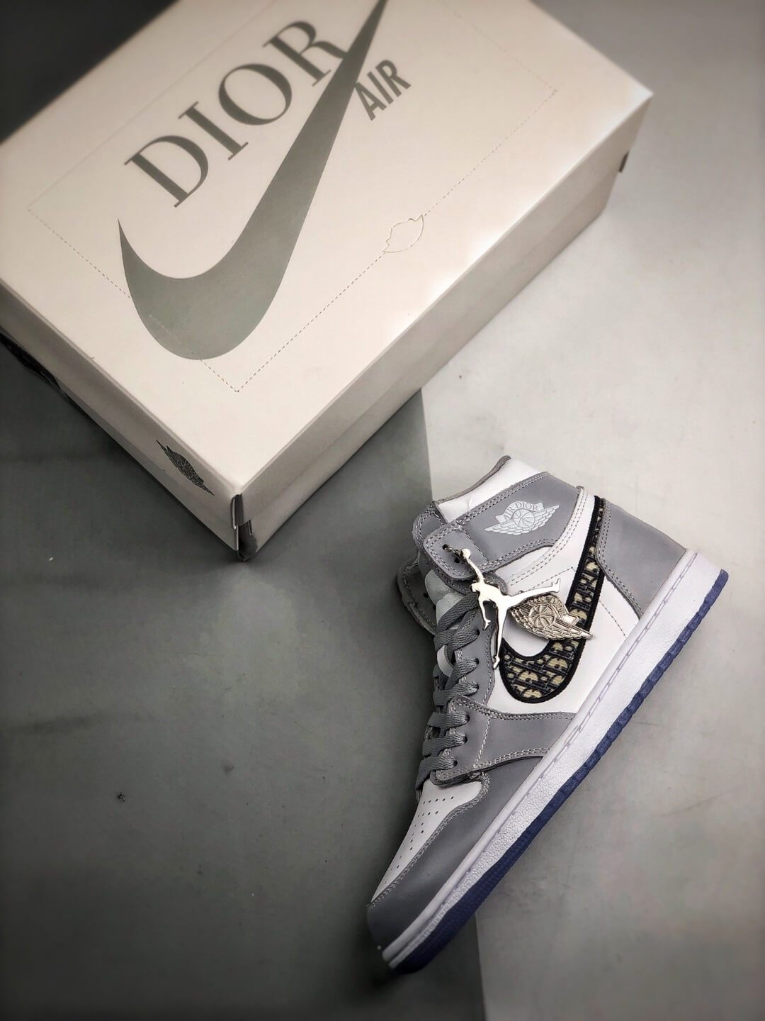 The Nike Dior x Air Jordan 1 High Sneaker White and Grey Upper Top RepShoes For Man And Women CN8607-002